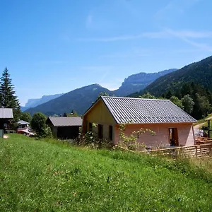 https://chalet-le-lys-martagon.hotels-rhonealpes.com